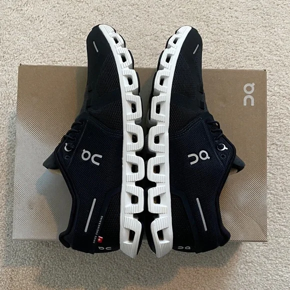 On Running Women’s Black Running Shoes - Picture 6 of 8